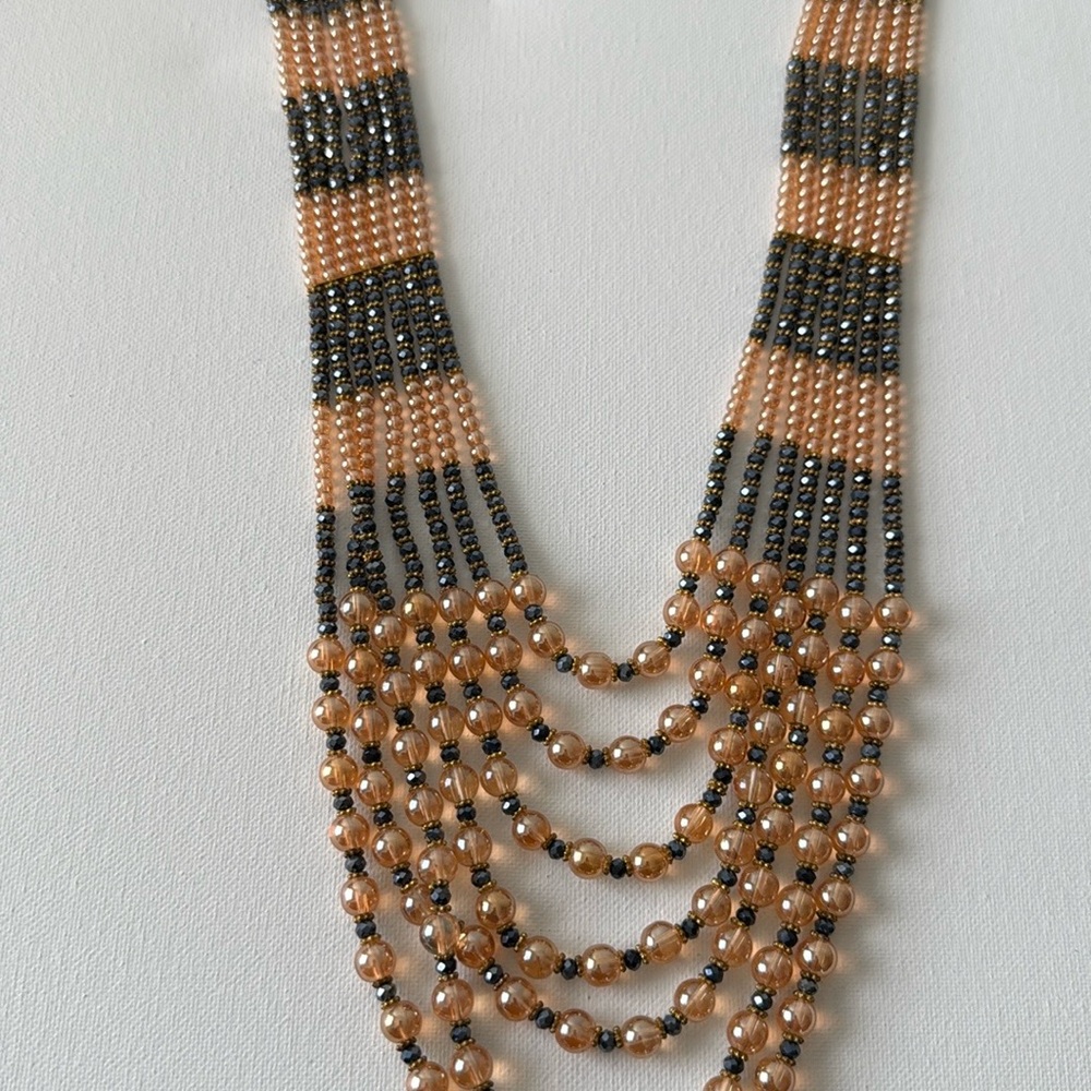 Elegant Beaded Necklace in Black and Gold